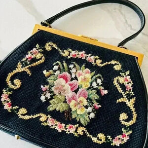 Vintage 1950s Floral  Needlepoint Handbag.